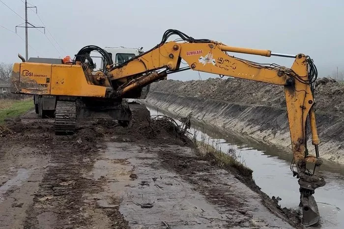 Excavator Liebherr 934 pe șenile 3
