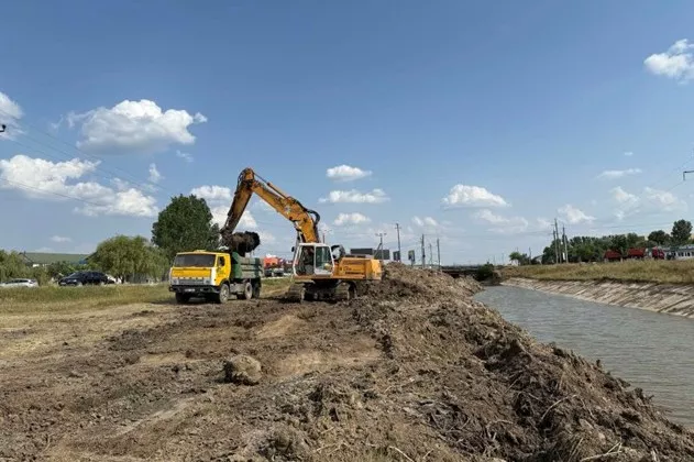 Curatarea riului Cogilnic in Hincesti