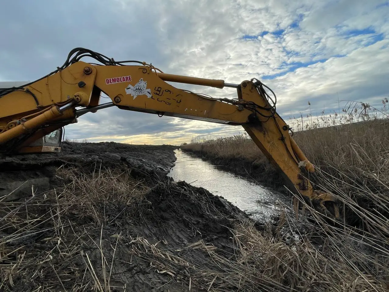 Curățarea râului Cogîlnic din intravilanul orașului Hîncești – un proiect amplu realizat de DSI Construct Grup 8